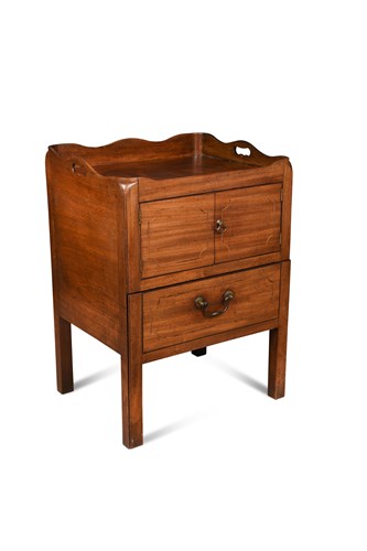 Lot 522 - A George III mahogany night table