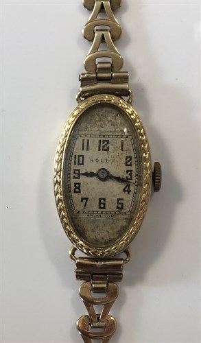 Lot 269 - Rolex - A lady's 18ct gold wristwatch