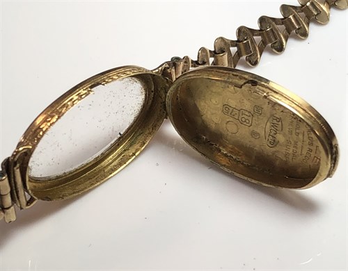 Lot 269 - Rolex - A lady's 18ct gold wristwatch