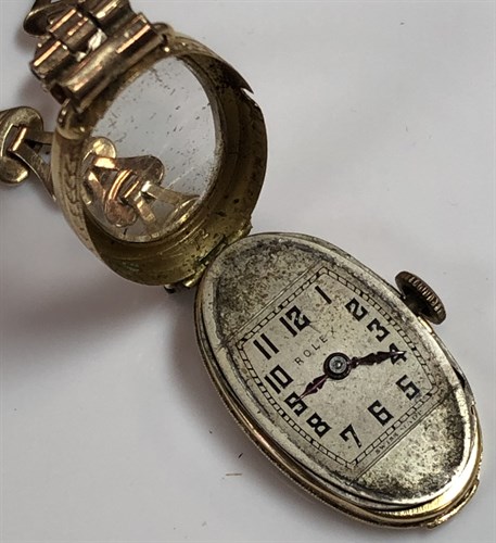 Lot 269 - Rolex - A lady's 18ct gold wristwatch