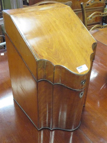 Lot 466 - A walnut adapted knife box