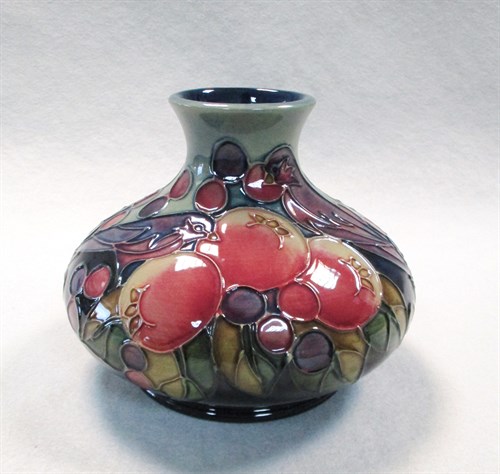 Lot 34 - A modern Moorcroft Finches pattern vase