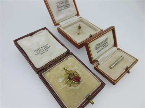 Lot 124 - A red spinel set spider pendant and two gem set cravat pins