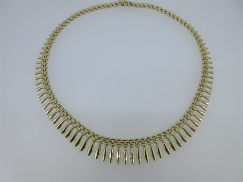Lot 173 - A 9ct gold Cleopatra necklace