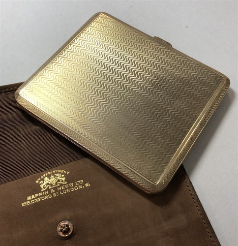 Lot 250 - Mappin & Webb - A 9ct gold pocket cigarette case