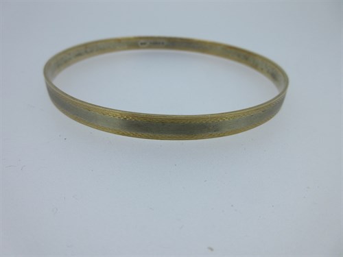 Lot 239 - A 9ct bi-colour gold arm bangle