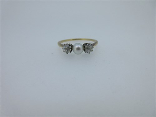 Lot 43 - A diamond and pearl three stone ring