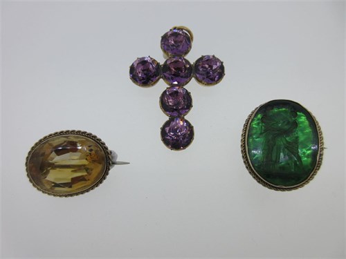 Lot 15 - A small group of late Georgian jewels - a cross and two lace pins