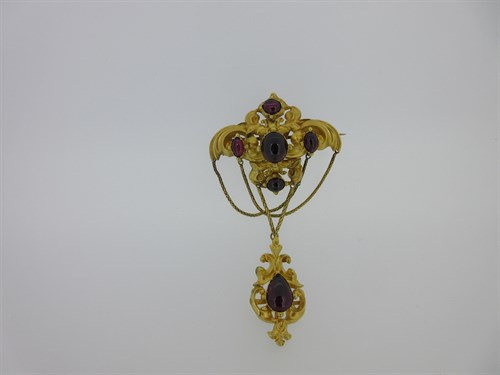 Lot 62 - A Victorian cabochon garnet brooch with pendant drop