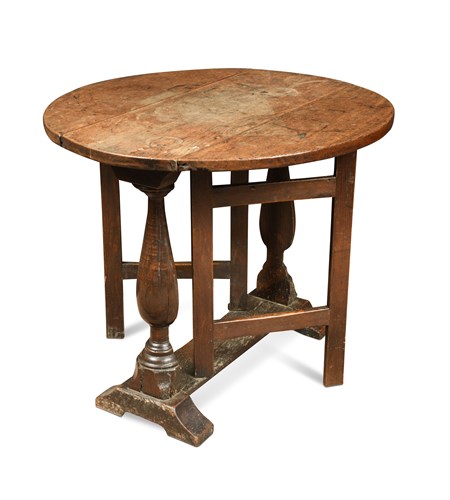 Lot 509 - An 18th century oak oval drop leaf table