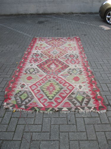 Lot 419 - A geometrically figured Kelim small carpet,...