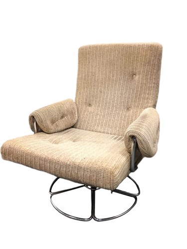 Lot 171 - A mid-century swivel lounging chair