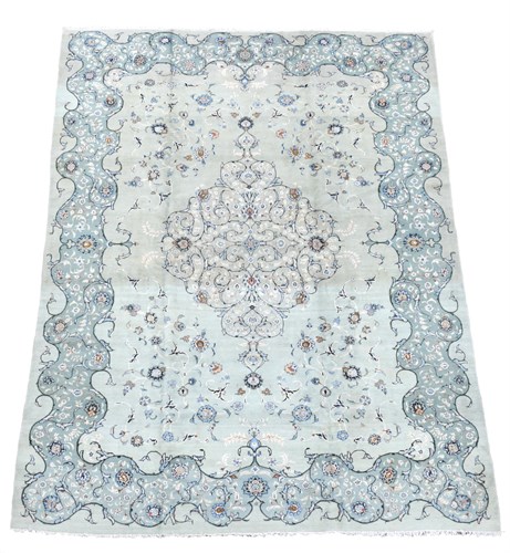 Lot 676 - A Kashan carpet