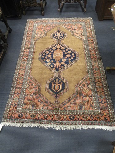 Lot 511 - A Qashqaii rug 205 x 128 cm