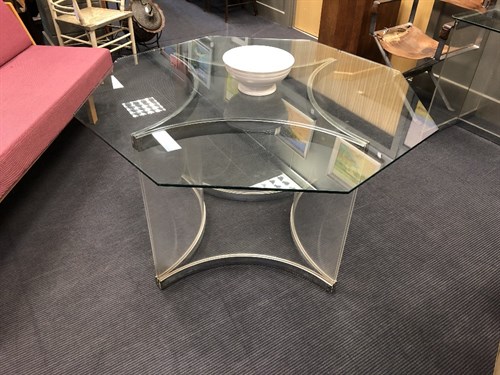Lot 433 - A suite of 1960s-1970s chrome and perspex furniture