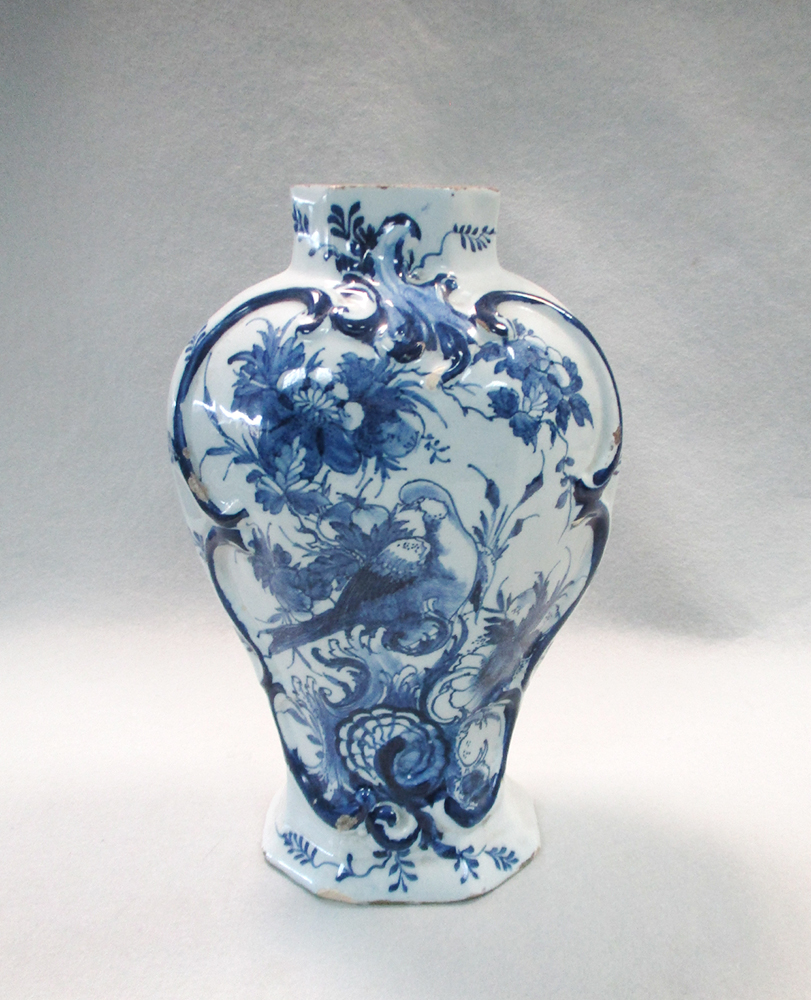 Lot 40 - An 18th century Delft blue and white vase
