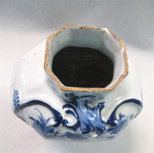 Lot 40 - An 18th century Delft blue and white vase