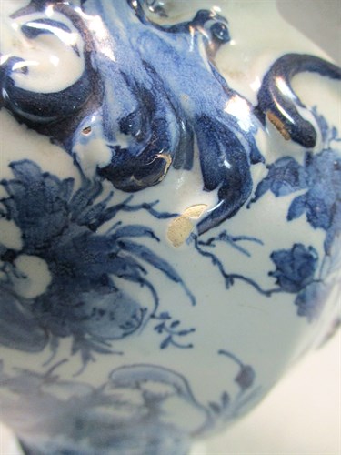 Lot 40 - An 18th century Delft blue and white vase