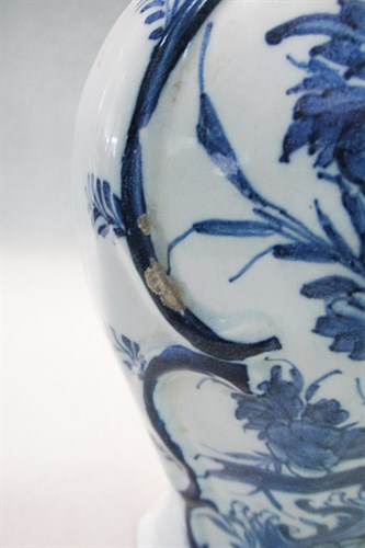 Lot 40 - An 18th century Delft blue and white vase