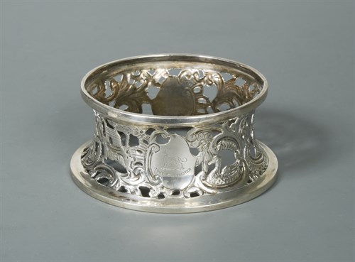 Lot 375 - A Victorian silver dish ring