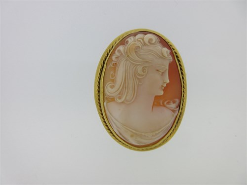 Lot 48 - A French 18ct gold brooch set with a cameo