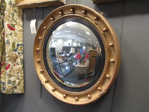 Lot 481 - A Regency convex giltwood wall mirror 64cm
