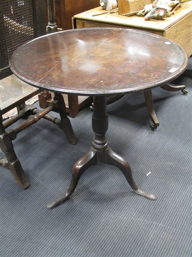 Lot 461 - A George III occasional table 67cm wide