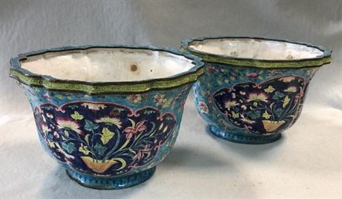 Lot 454 - A pair of Chinese enamel jardinieres