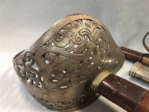 Lot 352 - A George V 1897 pattern infantry officer's sword