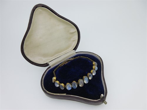 Lot 139 - A bracelet set with eleven moonstones