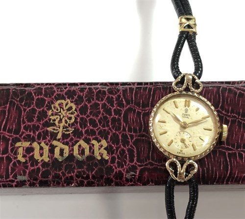 Lot 265 - Tudor by Rolex - A lady's 'Tudor Royal' 9ct gold wristwatch