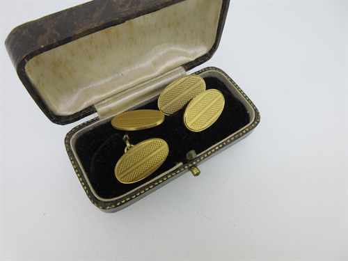 Lot 57 - A pair of 18ct gold double ended cufflinks