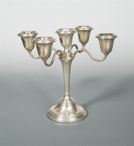 Lot 425 - A 20th century silver metamorphic candelabrum