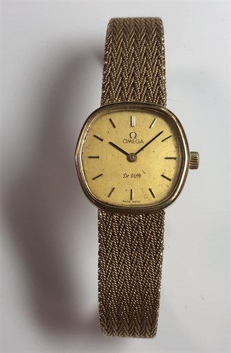 Lot 267 - Omega - A lady's 9ct gold 'De Ville' wristwatch
