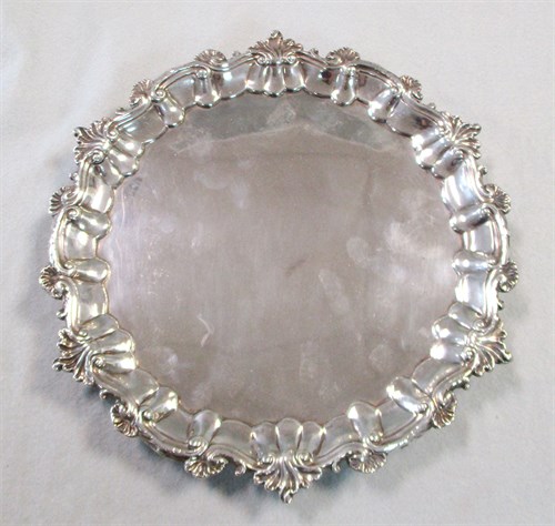 Lot 342 - A George lll silver waiter