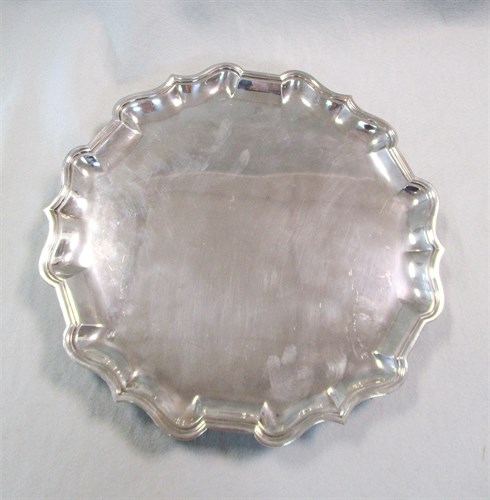 Lot 412 - A George V silver salver