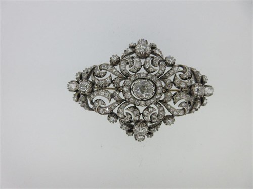 Lot 241 - An imposing Victorian diamond brooch