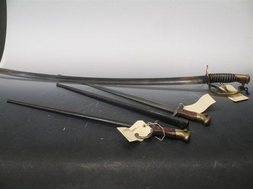 Lot 128 - A late 19th century French cavalry sword with...