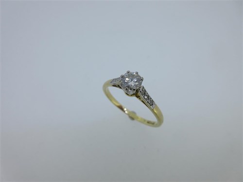 Lot 167 - A single stone diamond ring