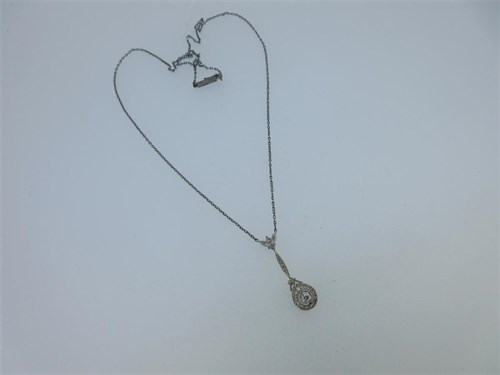 Lot 8 - A Belle Époque diamond pendant necklace