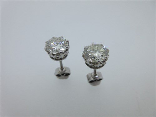 Lot 246 - A pair of single stone diamond earstuds each weighing approximately one and a half carats