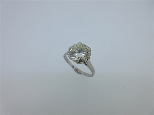Lot 247 - An important 3ct diamond single stone ring