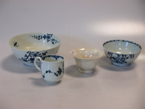 Lot 112 - A late 18th Worcester blue & white cup...