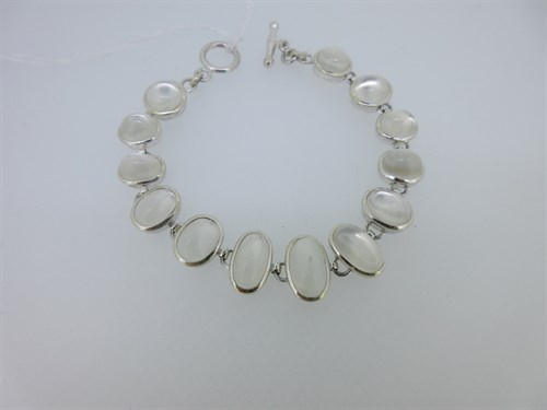 Lot 109 - A modern bracelet set with moonstones