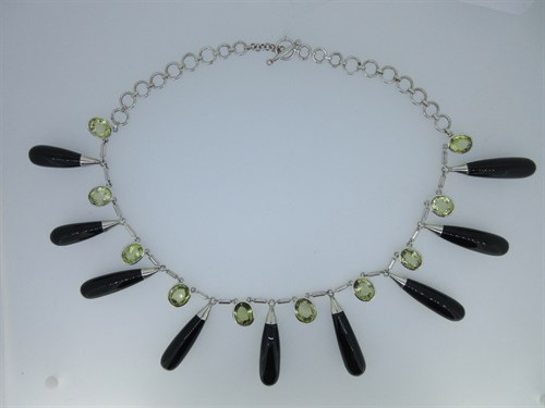 Lot 11 - A modern fringe necklace of lemon citrine and onyx drops