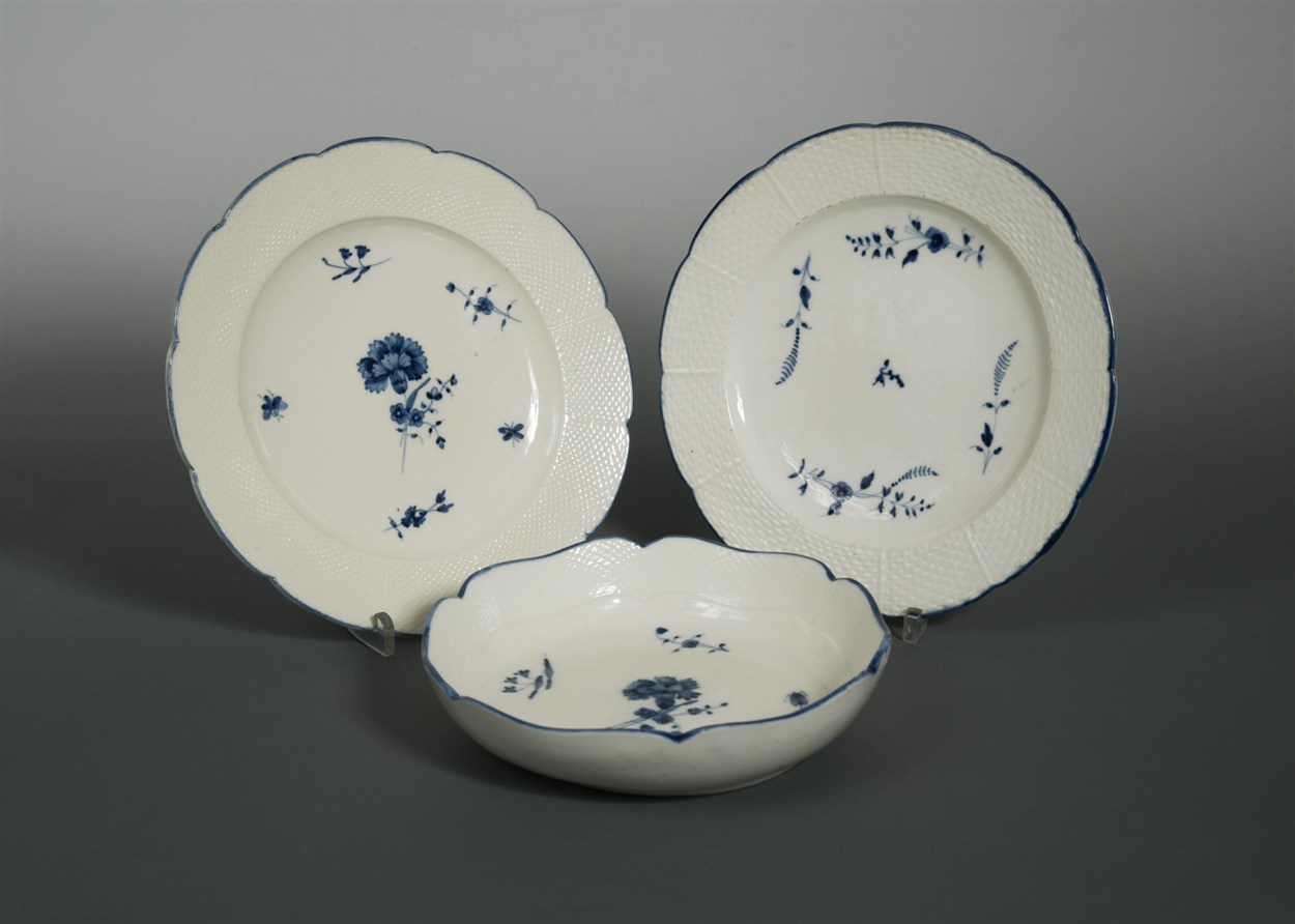 Lot 4 - A pair of Chantilly porcelain blue and white...
