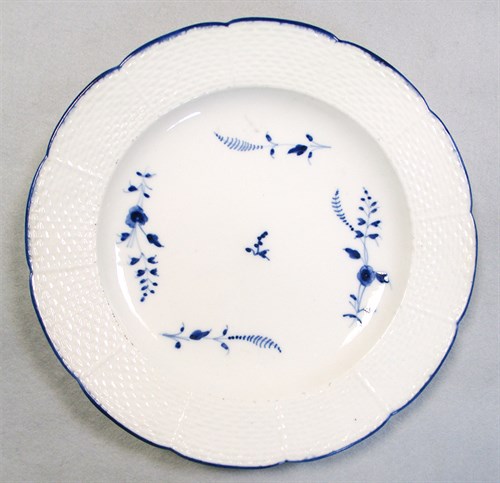 Lot 4 - A pair of Chantilly porcelain blue and white...