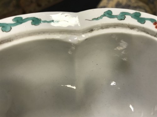 Lot 3 - A Chantilly tureen base and associated stand,...