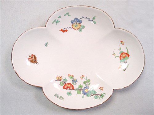 Lot 3 - A Chantilly tureen base and associated stand,...