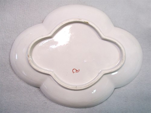 Lot 3 - A Chantilly tureen base and associated stand,...